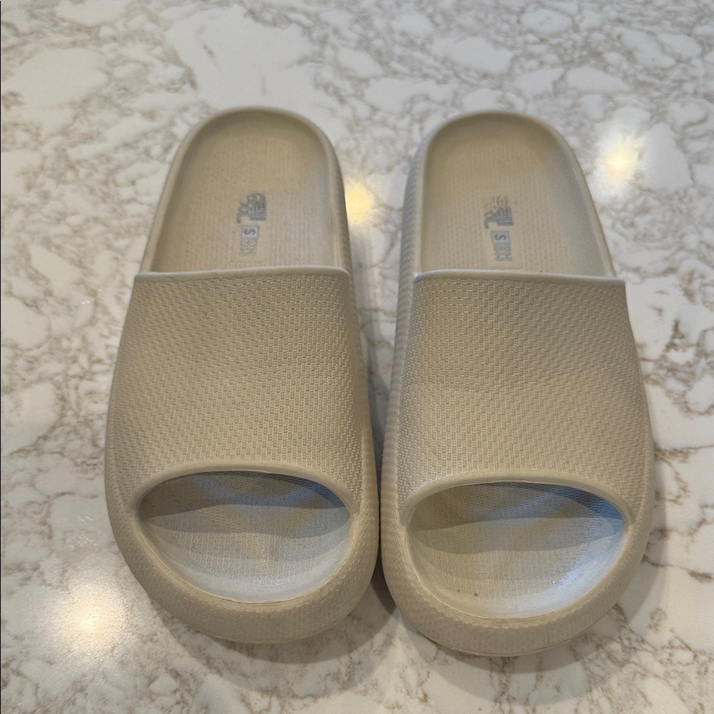 32 Degrees Cream Slide Sandals